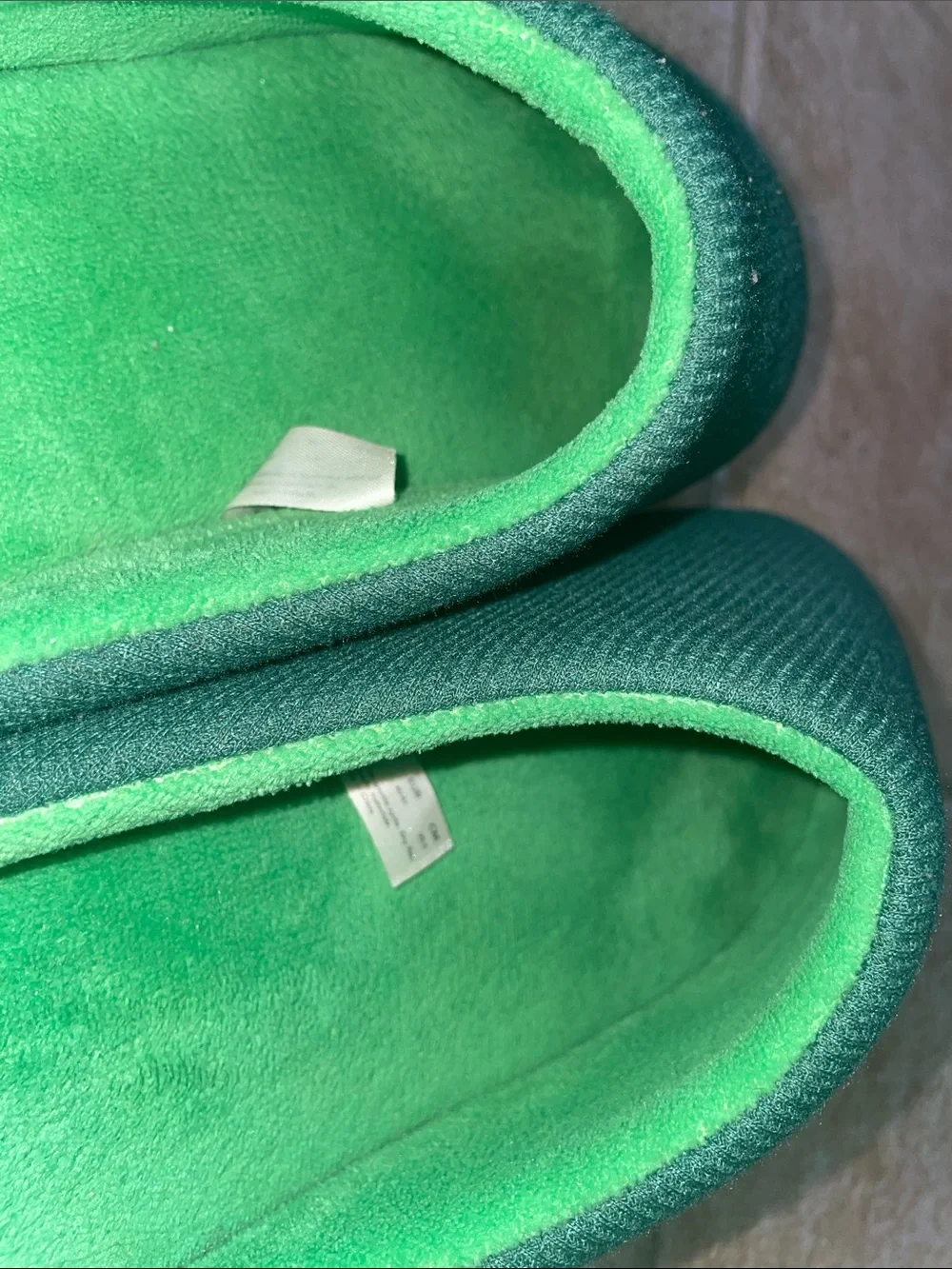 RockDove Two-Tone Slip-On Closed Toe Memory Foam House Slippers